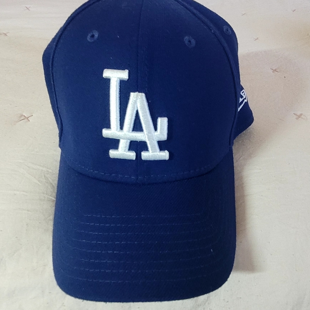 New Era Men Dark Blue LA Cap. No Snapback